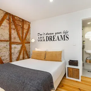 whome-martim-moniz-central-studio.hotels-lisbon-portugal.com/
